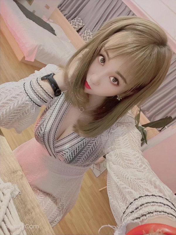 娇小玲珑蜜桃臀妹妹